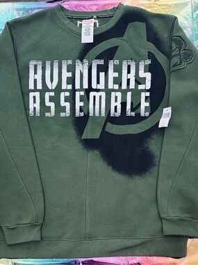 NWT!!  Disney Marvel ~ Avengers Assemble ~ Green Sweatshirt ~ Adult S